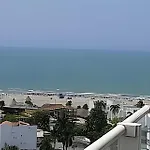 La Boquilla 4 personas frente a la playa